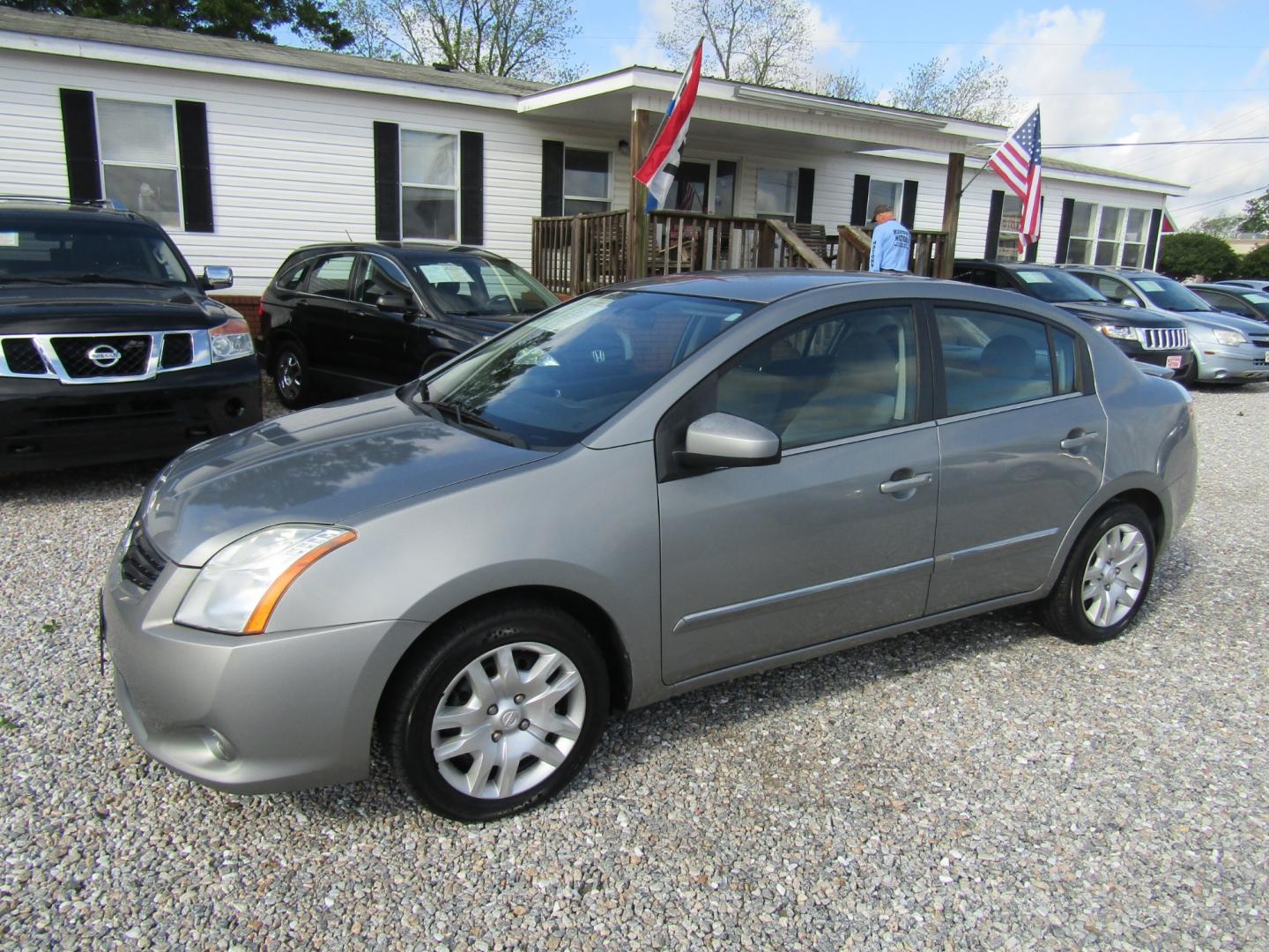 2012 Silver /Gray Nissan Sentra 2.0 (3N1AB6AP9CL) with an 2.0L L4 DOHC 16V engine, Automatic transmission, located at 15016 S Hwy 231, Midland City, AL, 36350, (334) 983-3001, 31.306210, -85.495277 - Photo#2